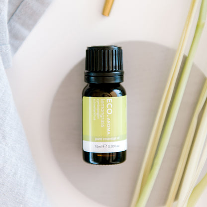 Lemongrass essential oil with lemongrass